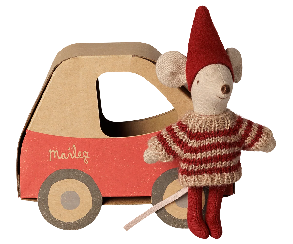 Souris de Noël, Petite sœur dans une boîte en forme de voiture