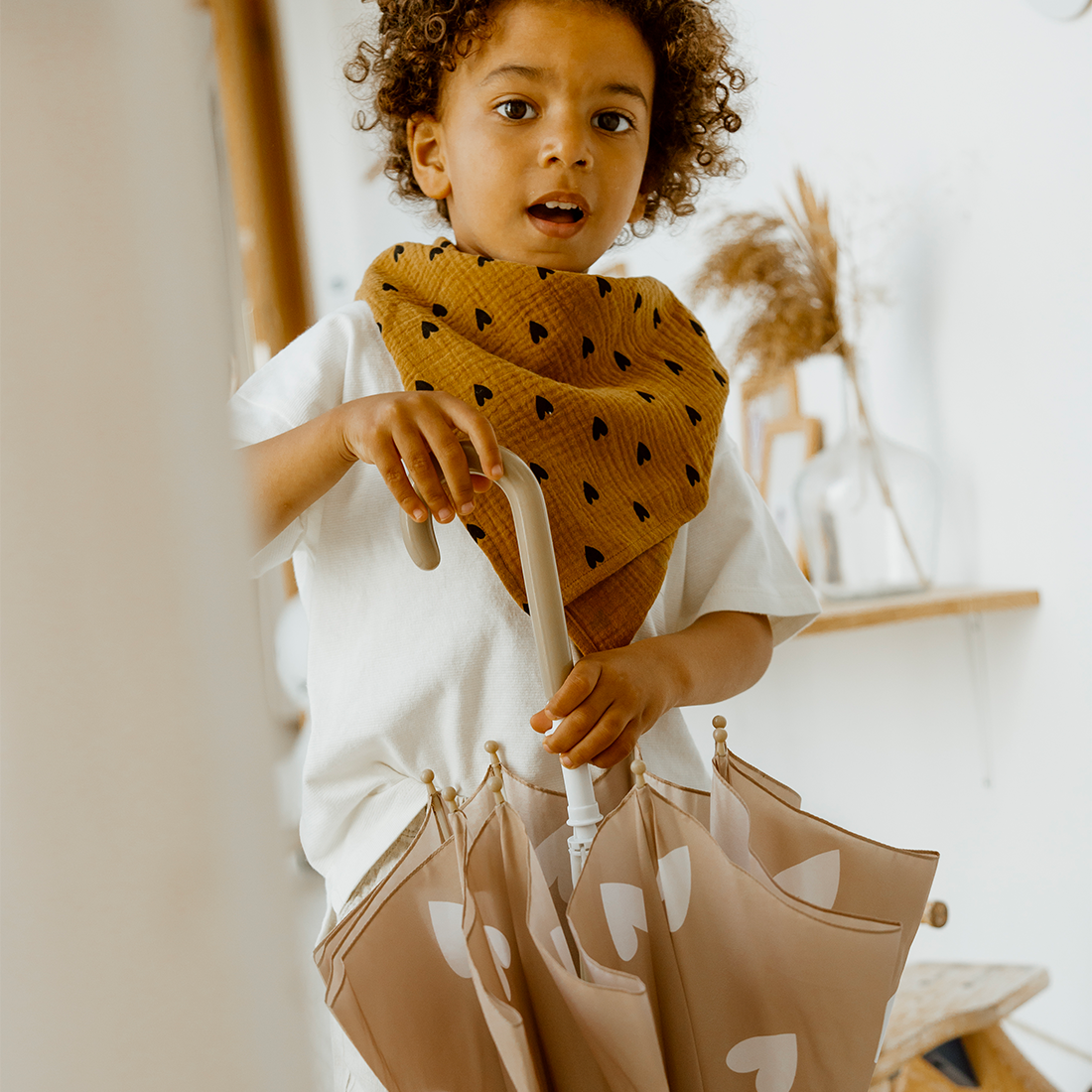 Parapluie beige à coeurs 5