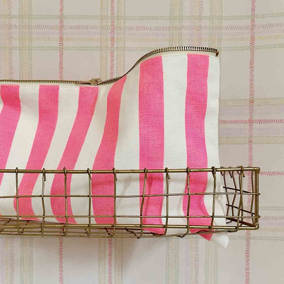 Pochette à rayures rose fluo 3