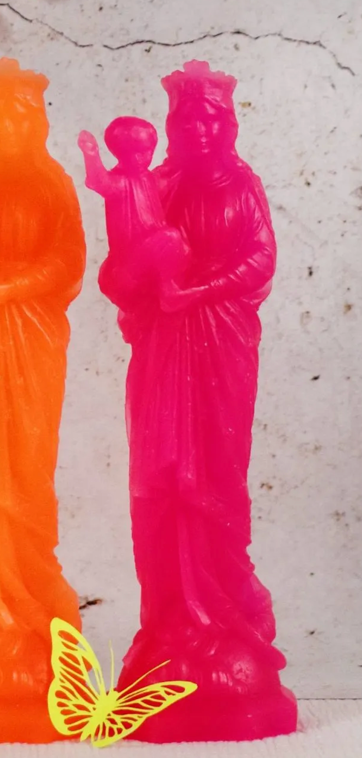 Vierge à l'enfant en cire — Rose fluo