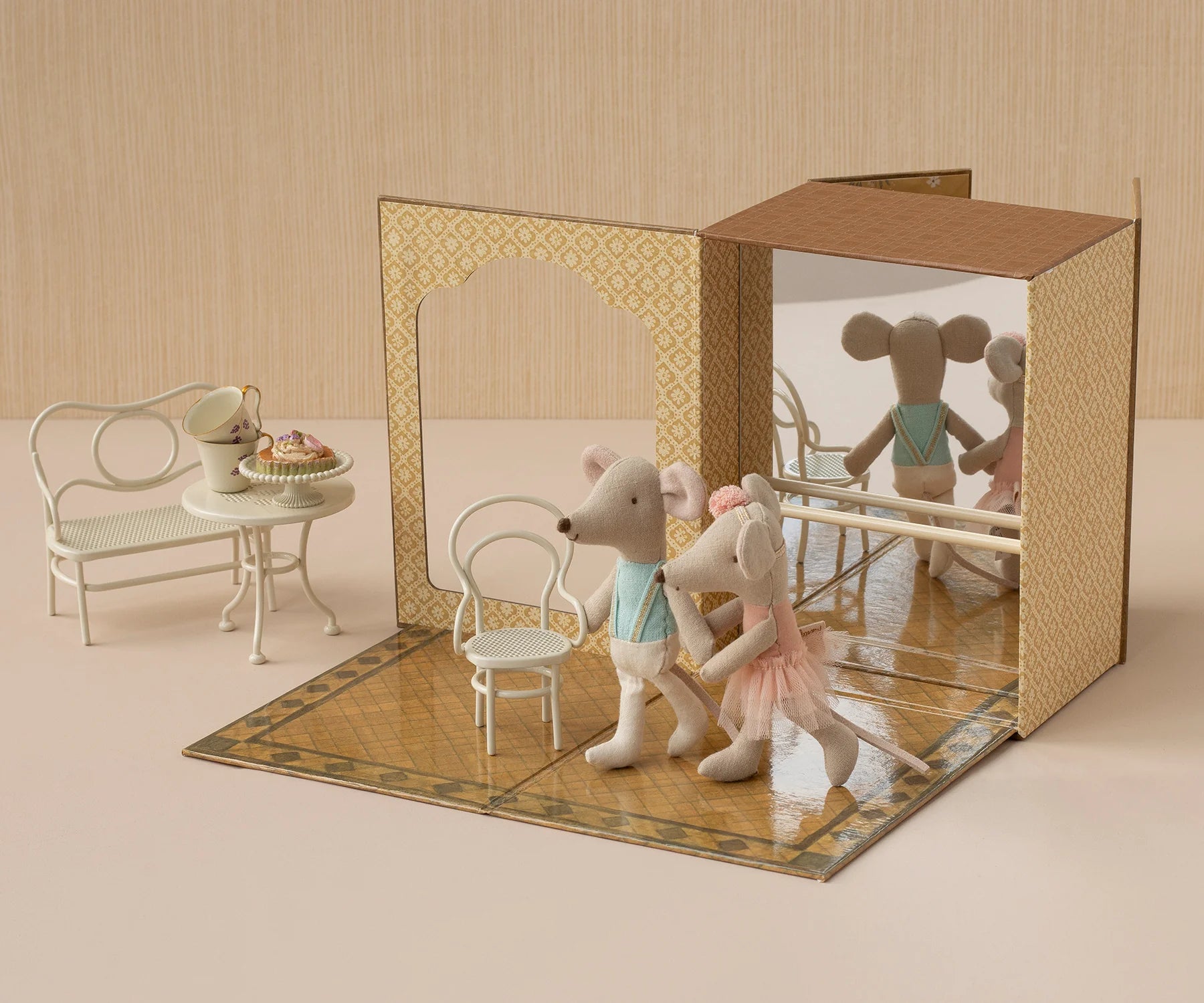 Maileg : Studio de danse avec petite sœur et petit frère Souris 4