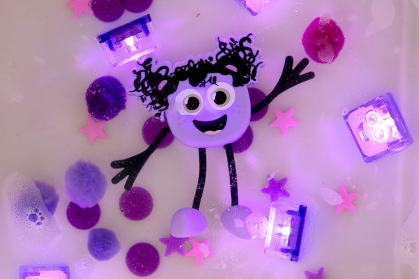 Personnage pour le bain Lila + cubes lumineux violet 2