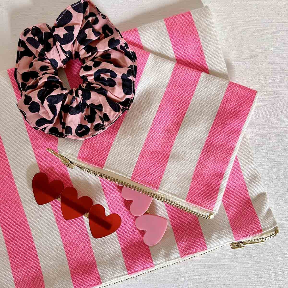 Pochette à rayures rose fluo 2