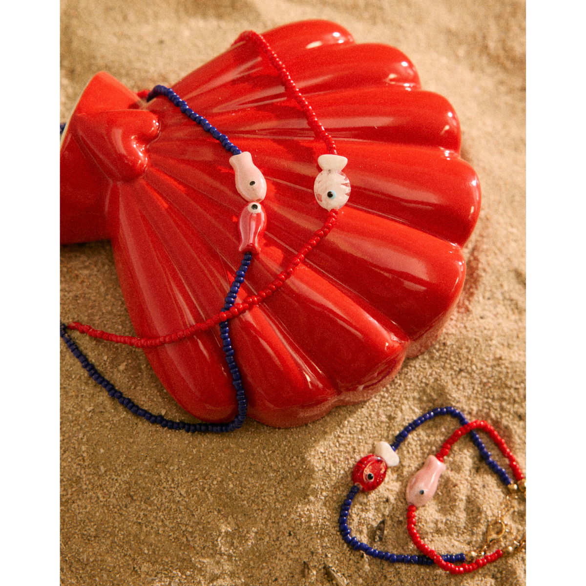 Collier en perles rouges et poisson - Trouville 2