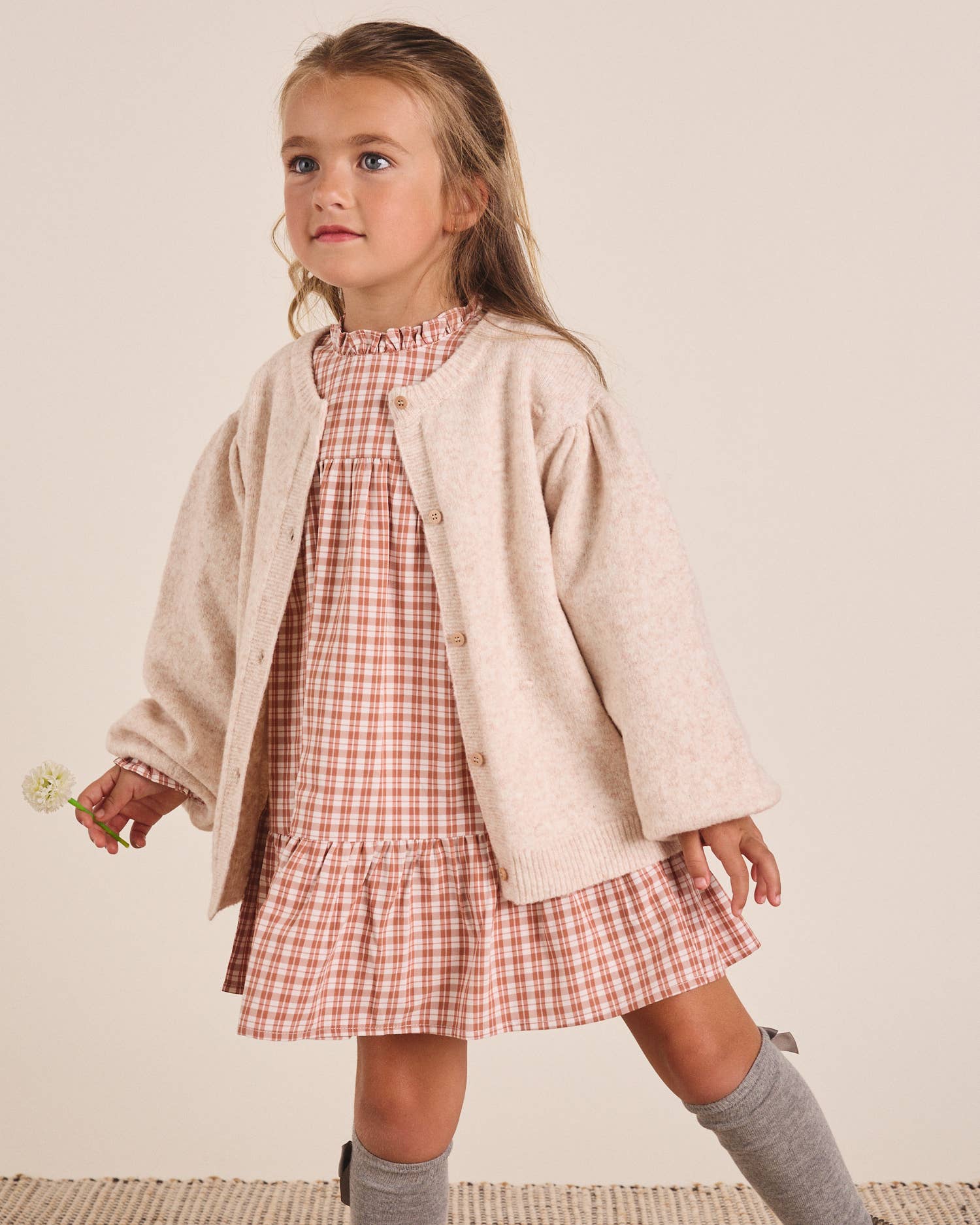 Veste en maille beige avec boutons en bois 2