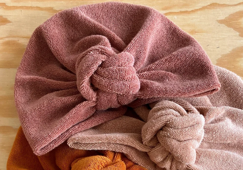 Turban noeud fleur en éponge vieux rose 2