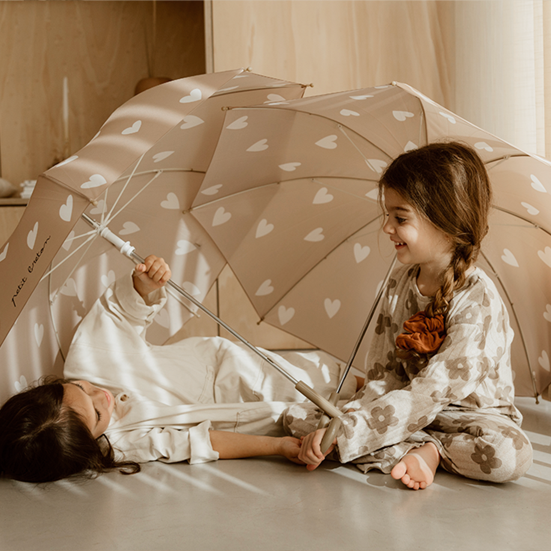 Parapluie beige à coeurs 3