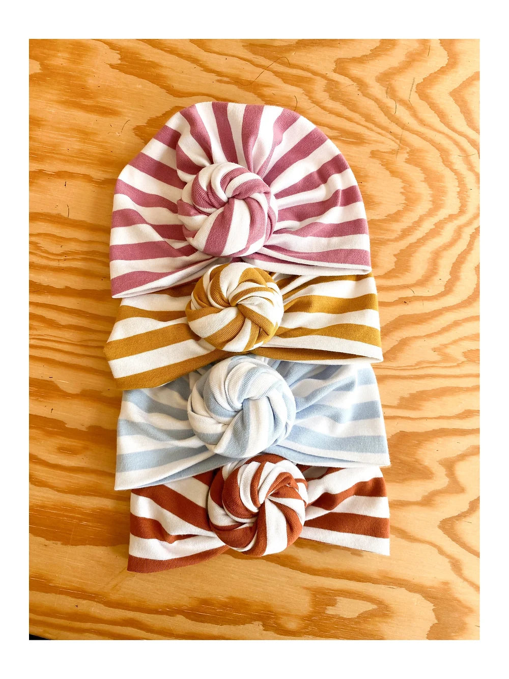Turban noeud fleur en jersey de coton à rayures — Cassonade / 0/3 mois