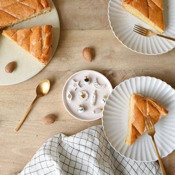 Fève VIERGE - Galette des Rois 3