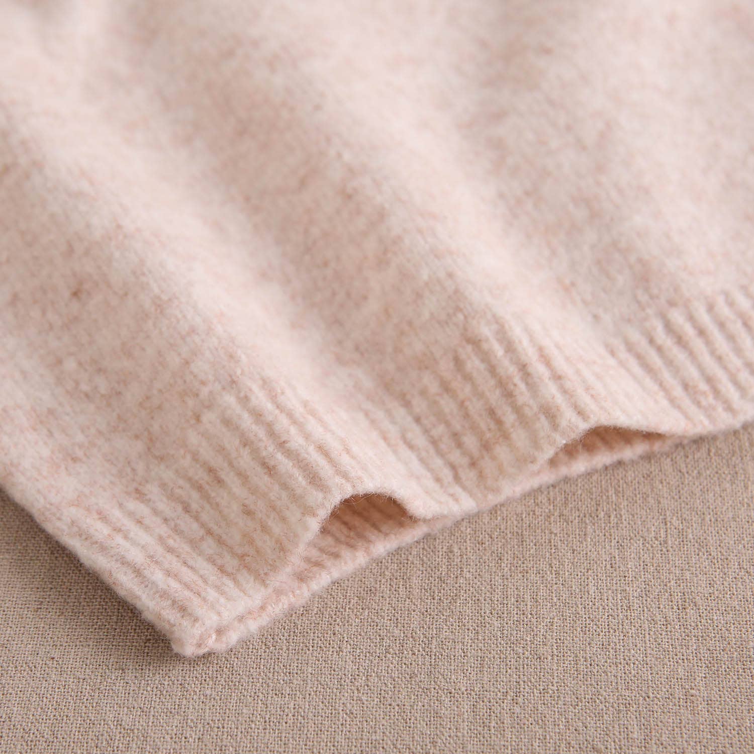 Pull en maille beige pour bébé 5