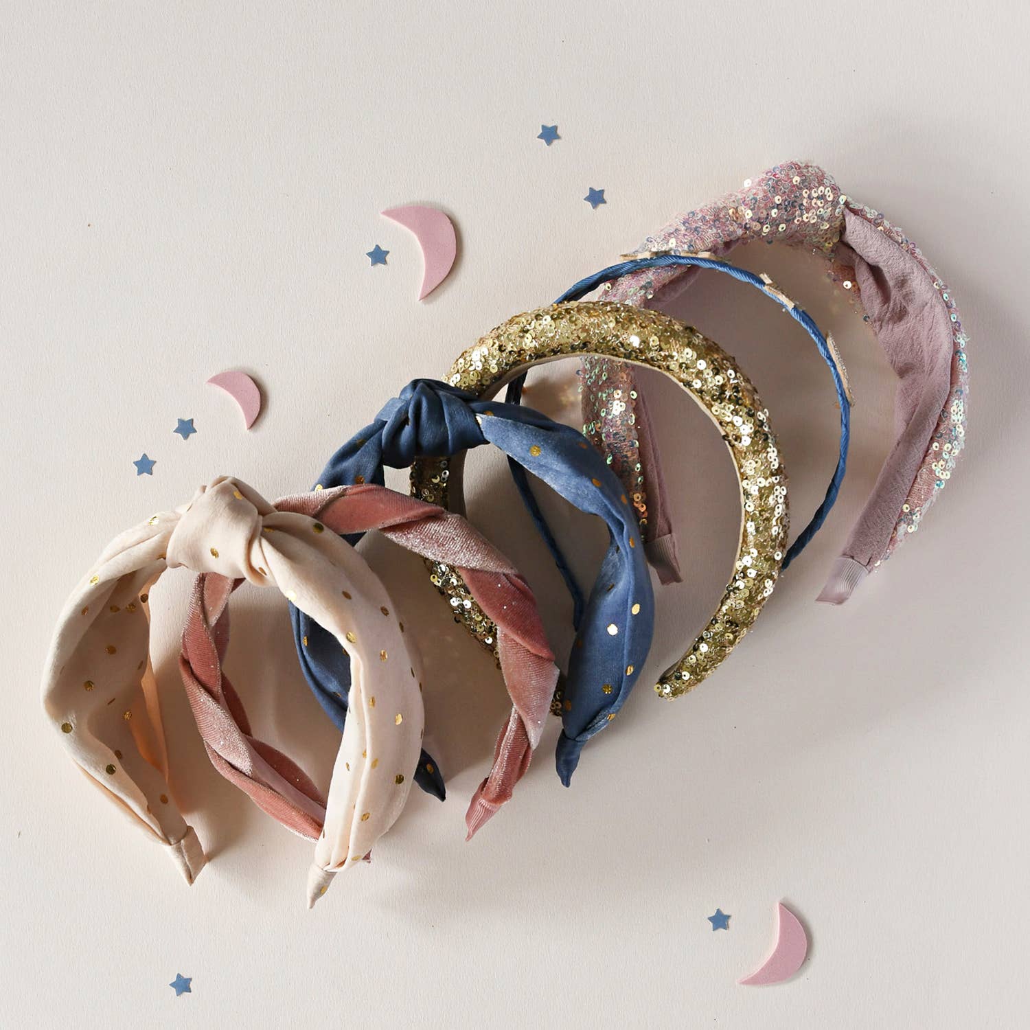Bandeau rembourré à paillettes dorées 2