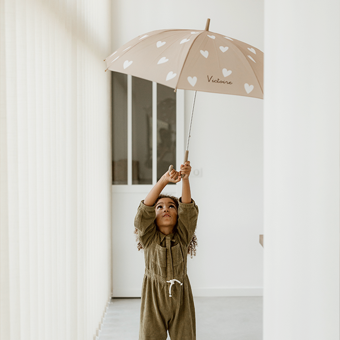 Parapluie beige à coeurs 4