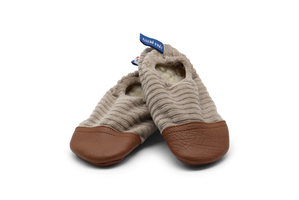 Les Pas Petits : Chaussons fourrés velours noisette 2