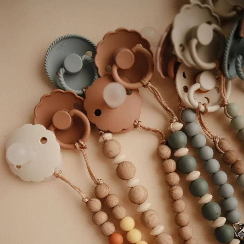 Attache tétine silicone  Mushie 2