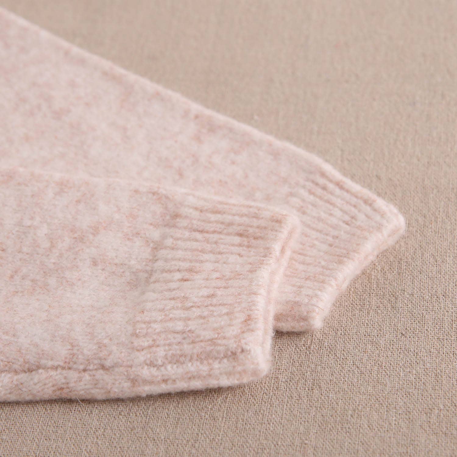 Pull en maille beige pour bébé 6