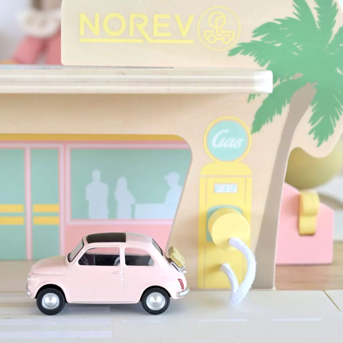 Voitures Norev 1/43 — Fiat 500 rose