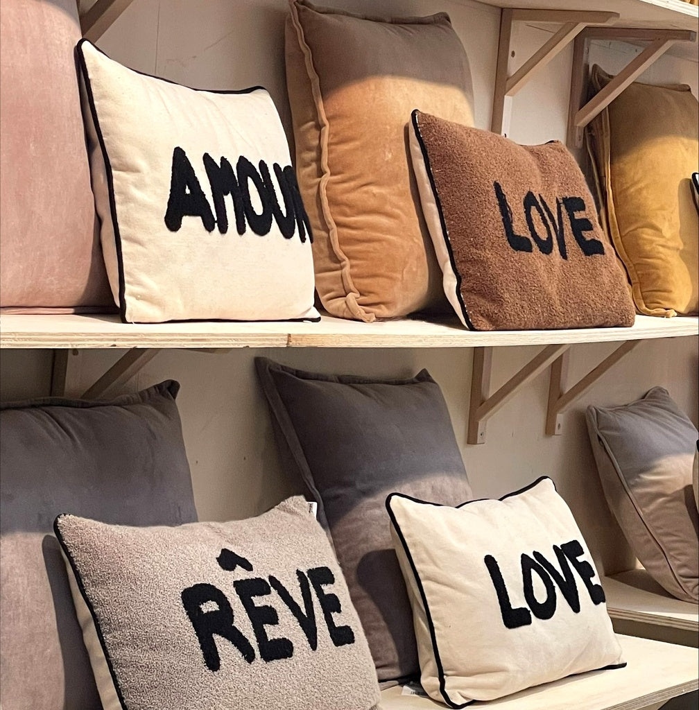 Coussin en toile naturelle AMOUR 3