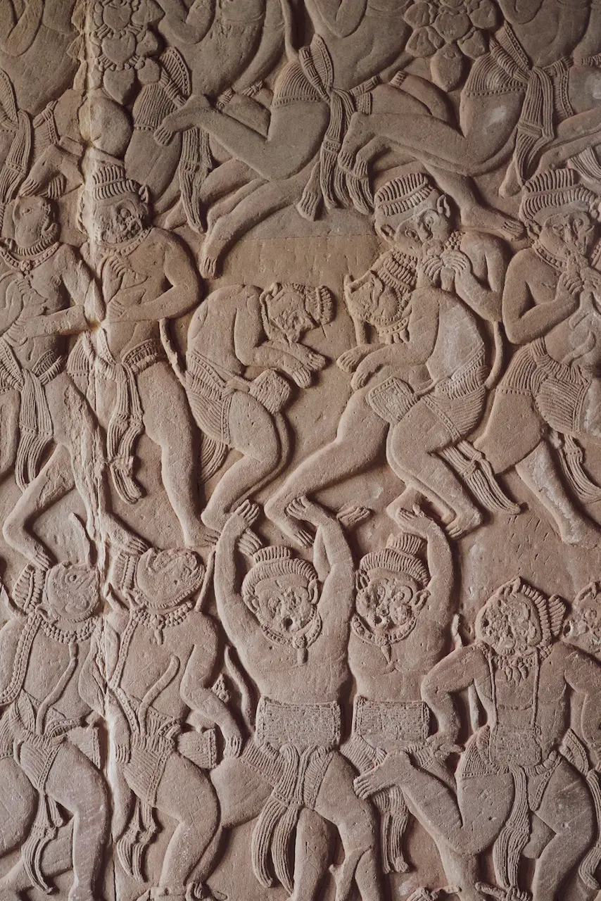 The captivating bas-reliefs on corridors