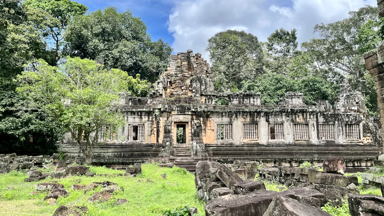 Prasat Khleang Khang Cheung