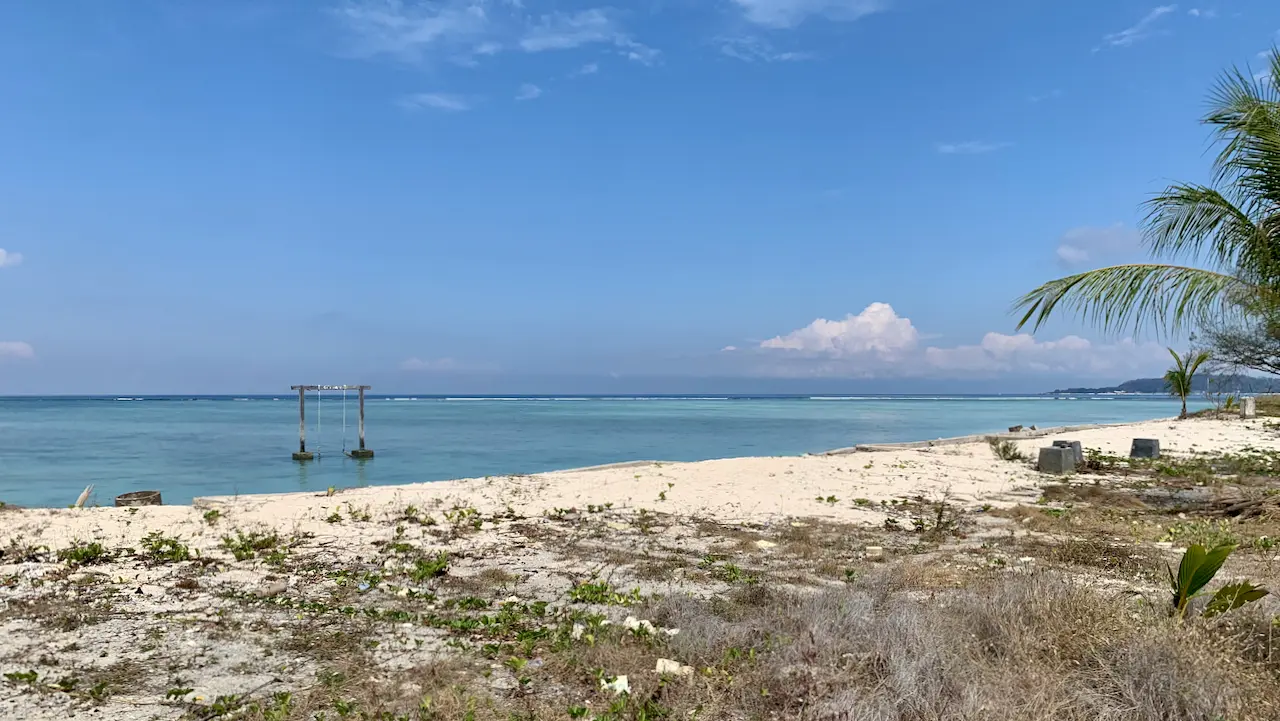 Swing by the beach in Gili