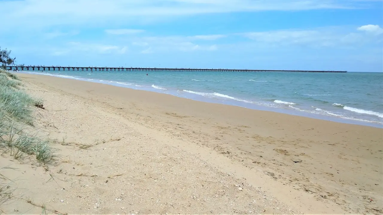 Urangan Pier spanning across 900 metres