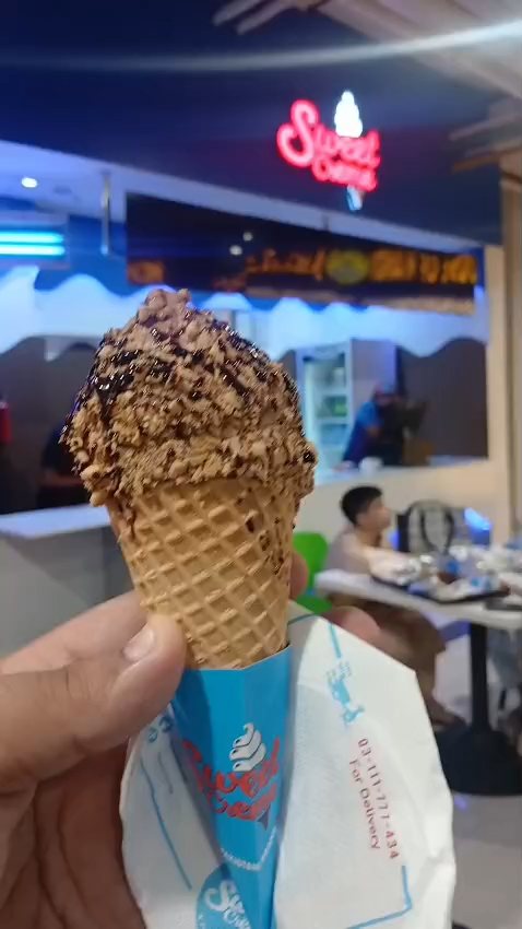 Sweet Creme, Madison Mall, Saddar video review