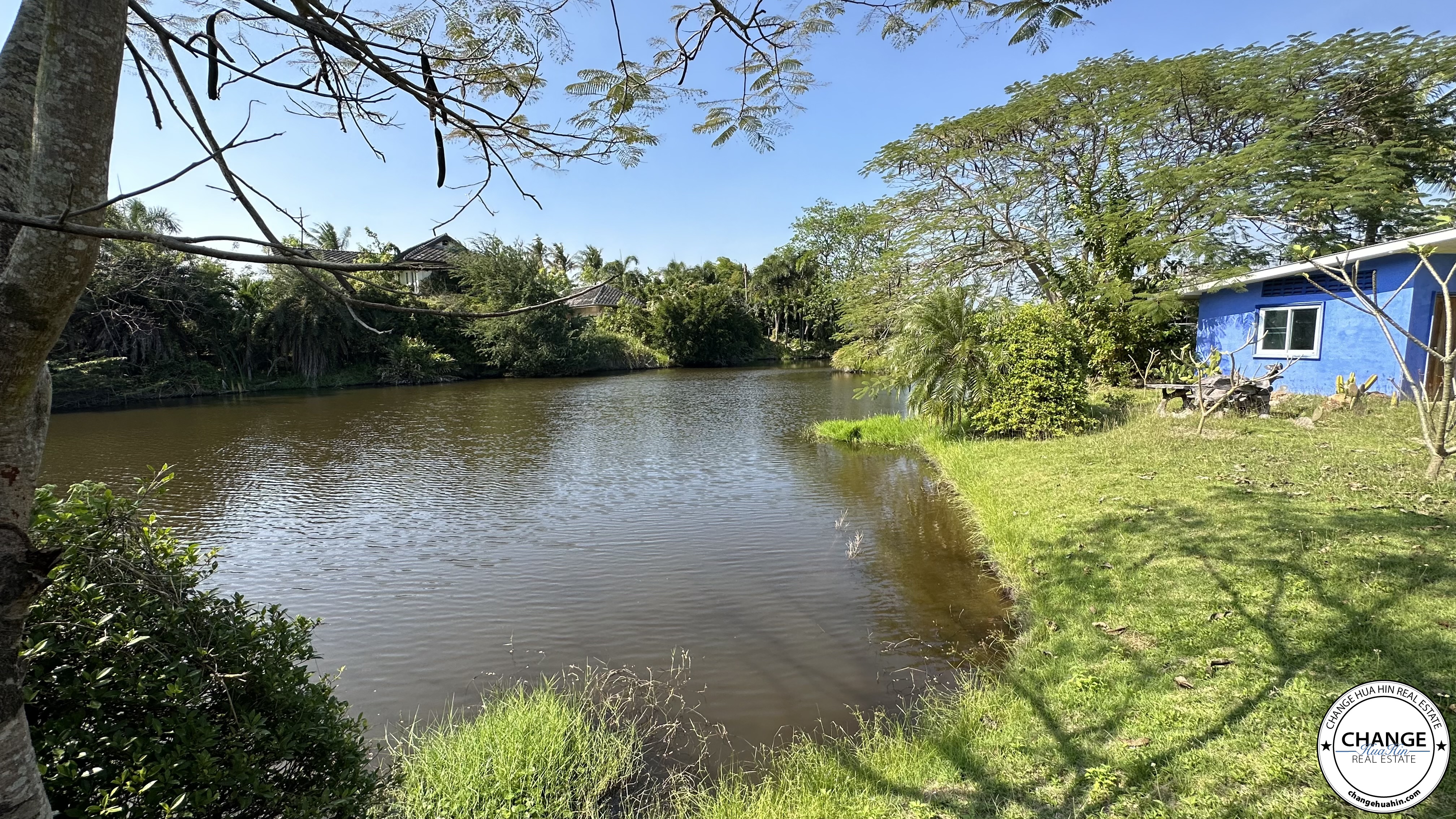 3 Scenic Plots Surrounding a Lake in Hin Lek Fai