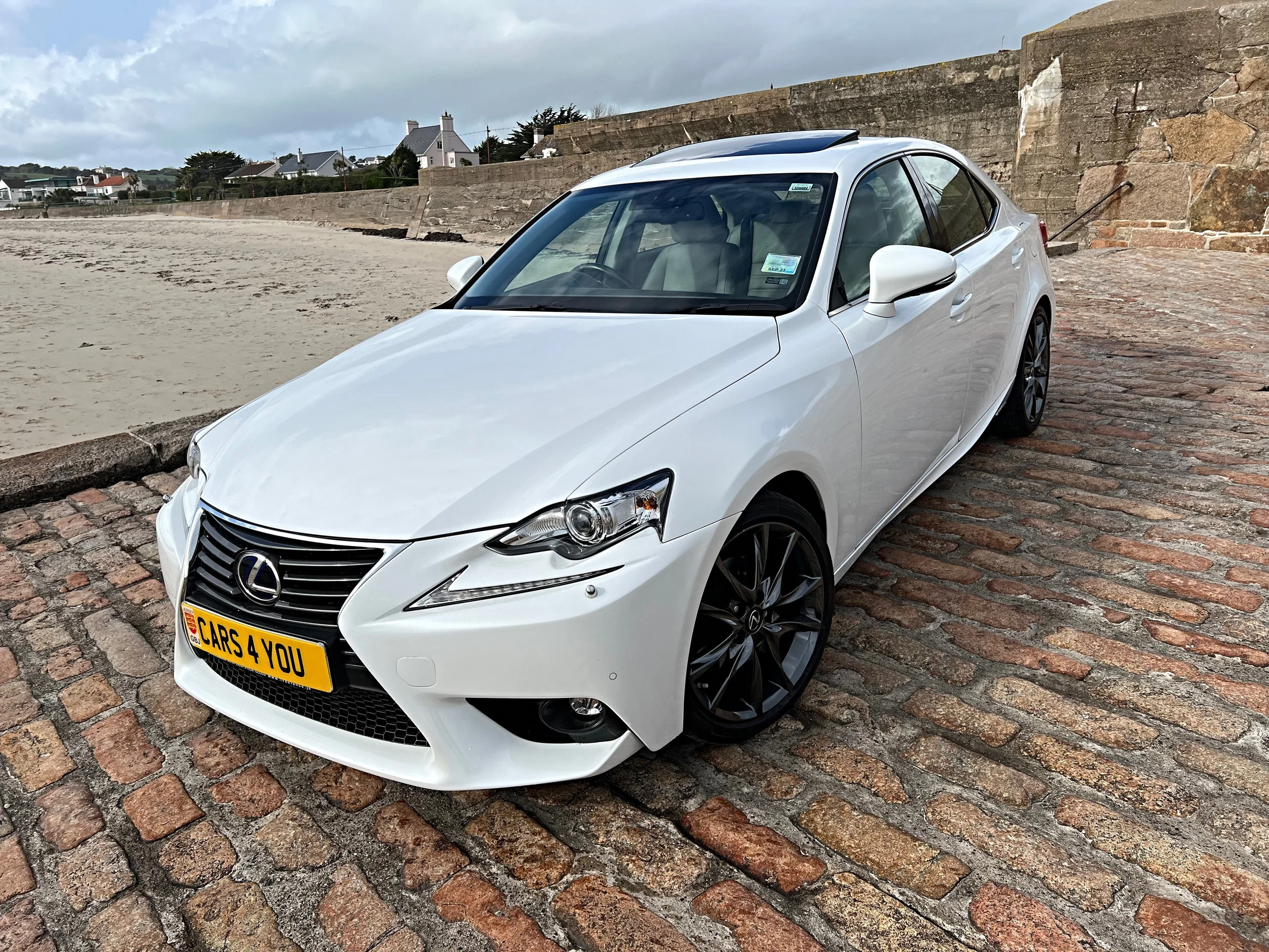 LATE 2015 *Hybrid* Lexus IS 300H PREMIER CVT Saloon 36K Miles — photo 1