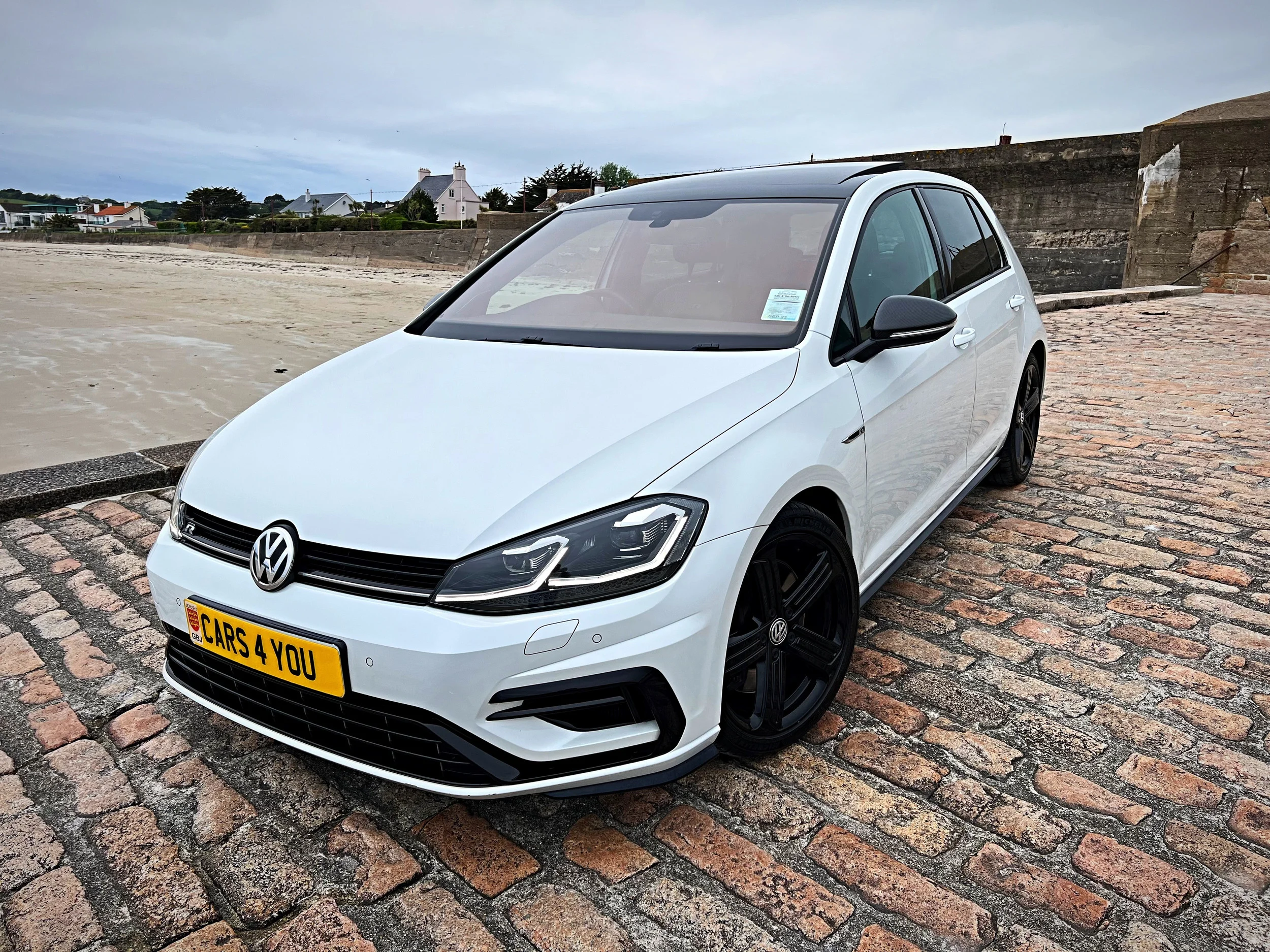 *TOP SPEC*AUTO*LOW MILAGE*2017 VW GOLF R 2.0 TSI (310 PS)4 MOTION(4x4)*Mk 7.5* — photo 1