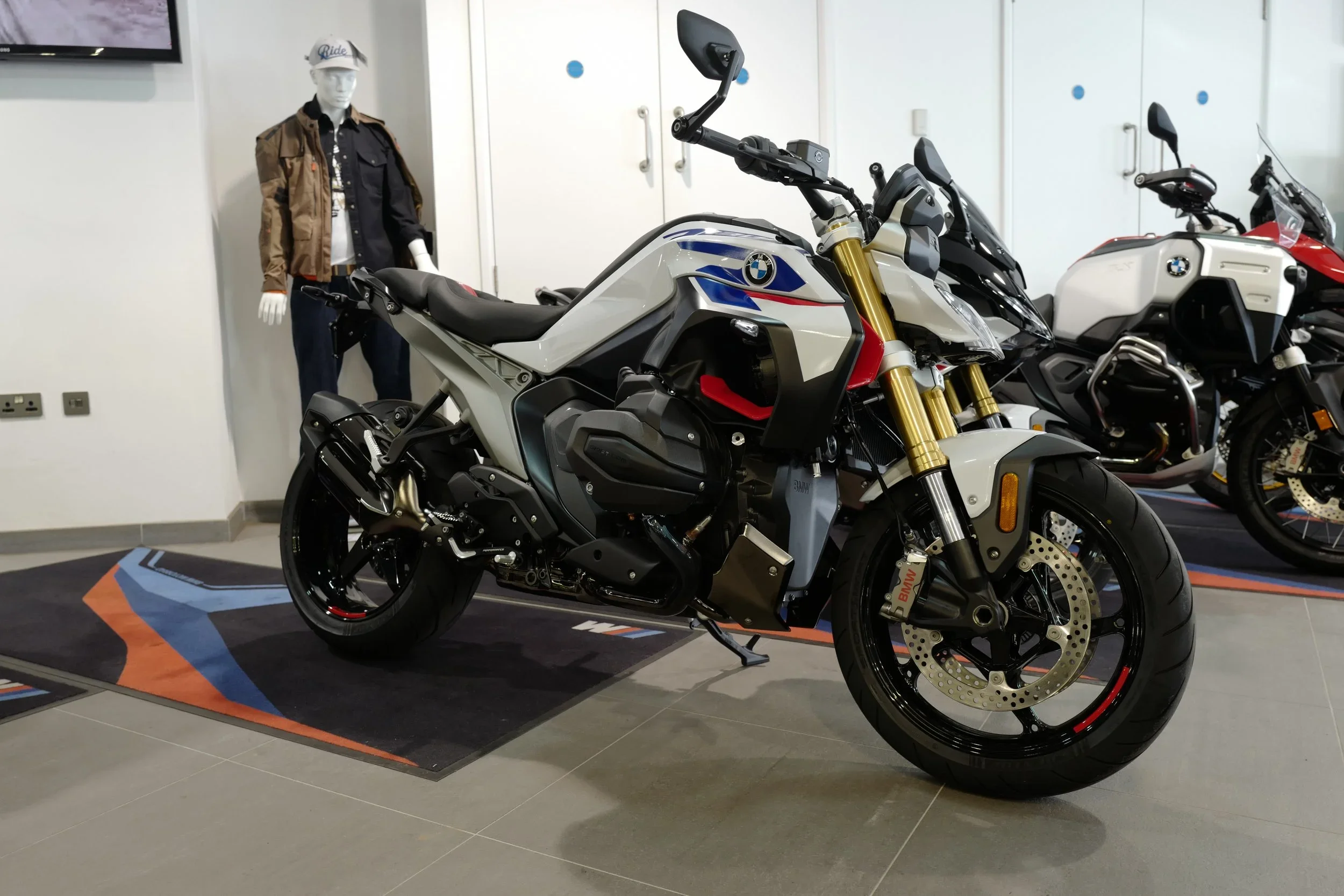 2026 BMW R 1300 R SE — photo 1