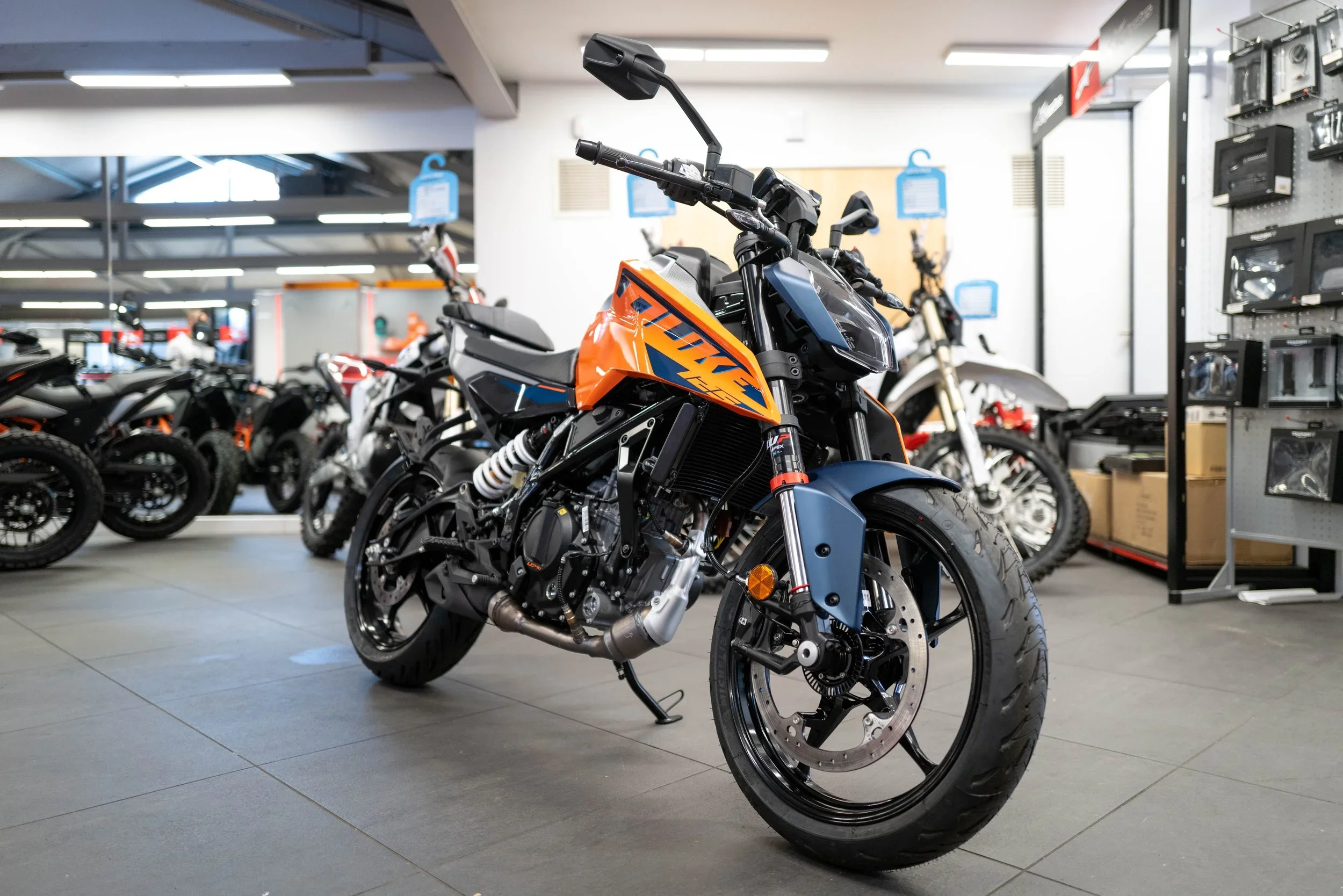 2024 KTM 125 DUKE — photo 1