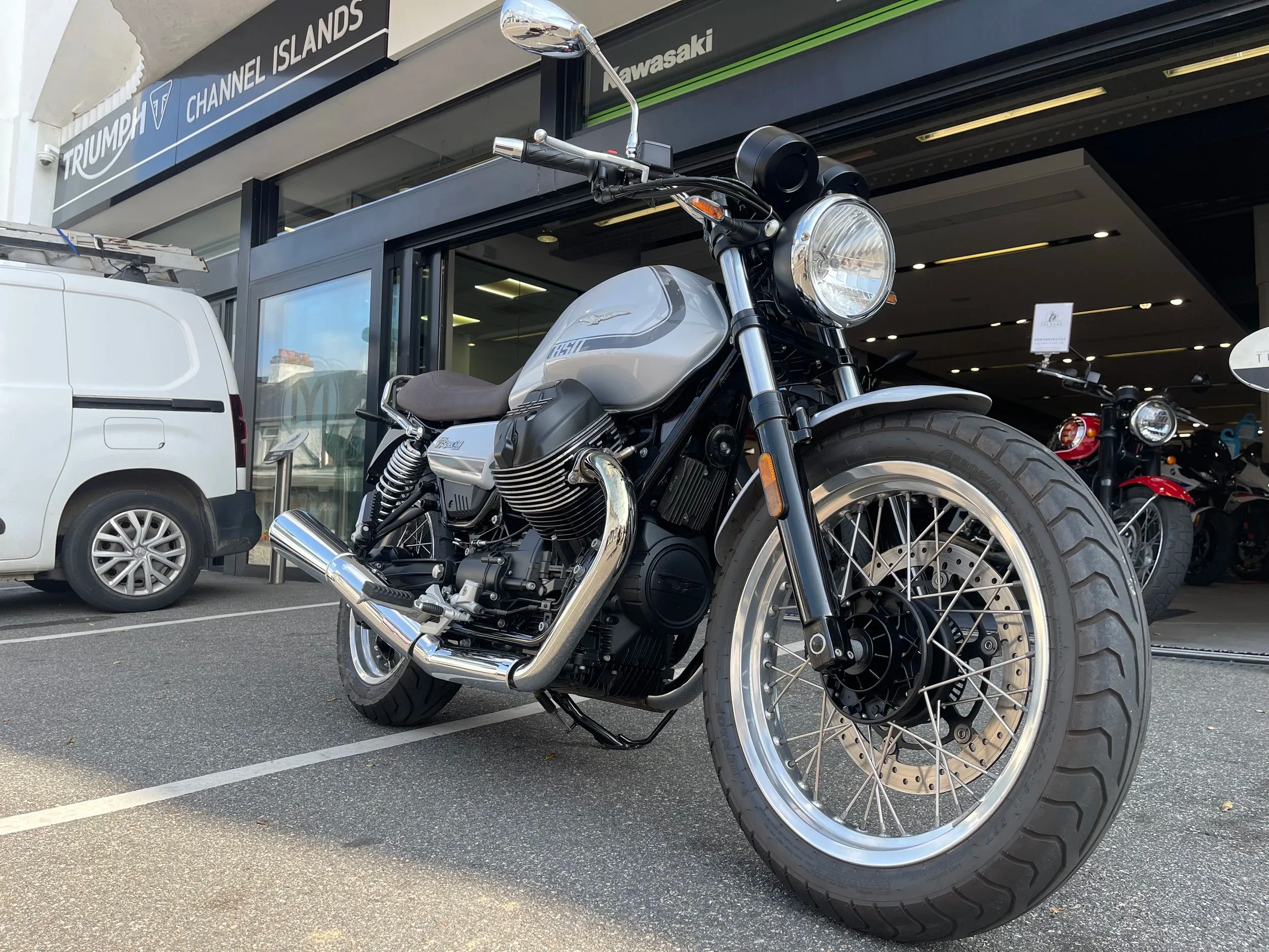 2022 Moto Guzzi V7 850 Special — photo 1