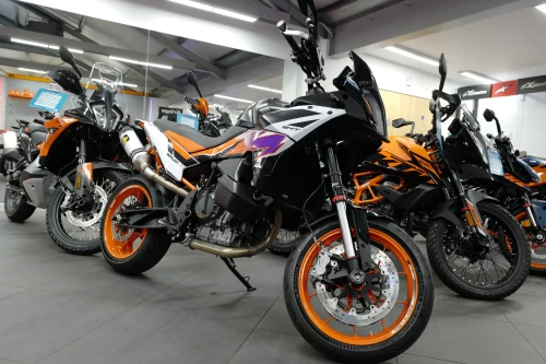 2023 KTM 890 SMT