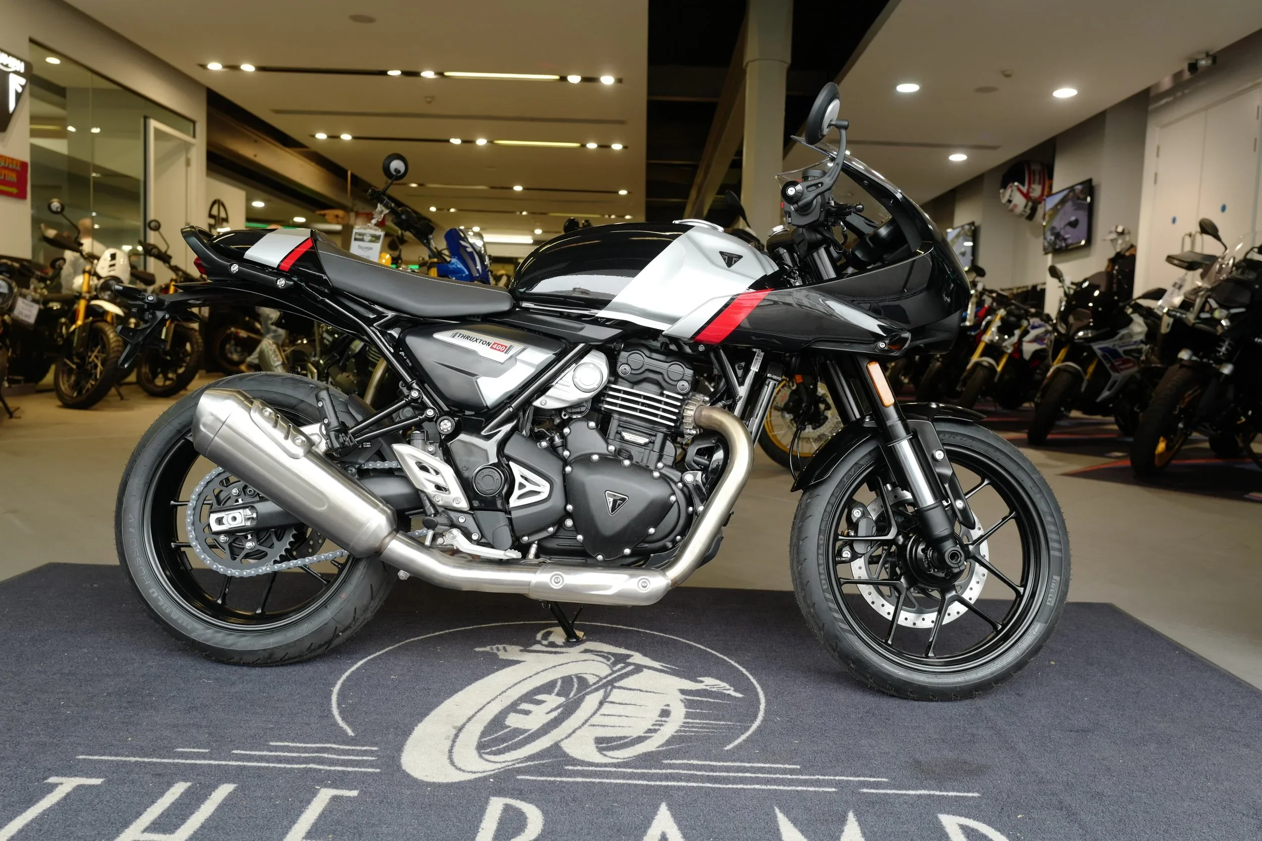 2026 Triumph Thruxton 400 — photo 1