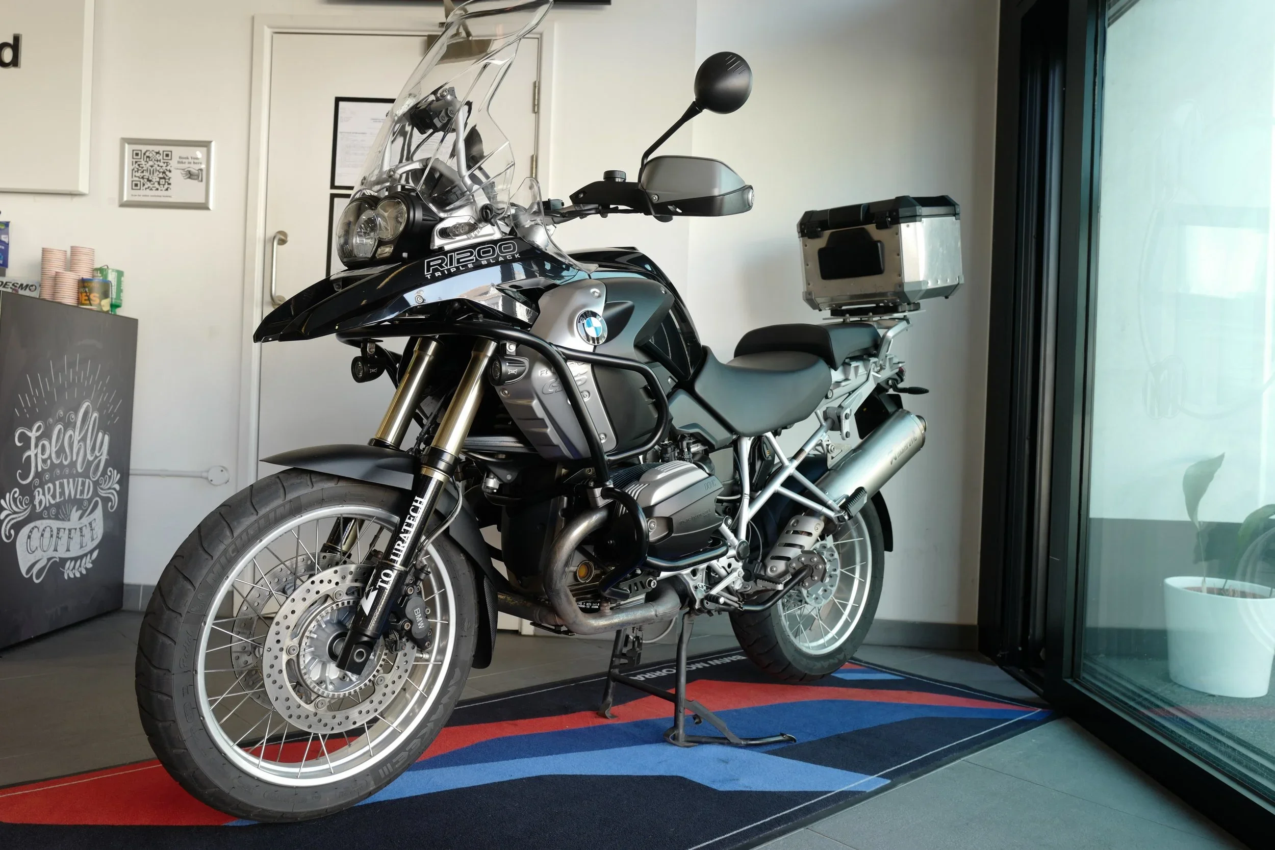 2010 BMW R1200 GS Triple Black — photo 1