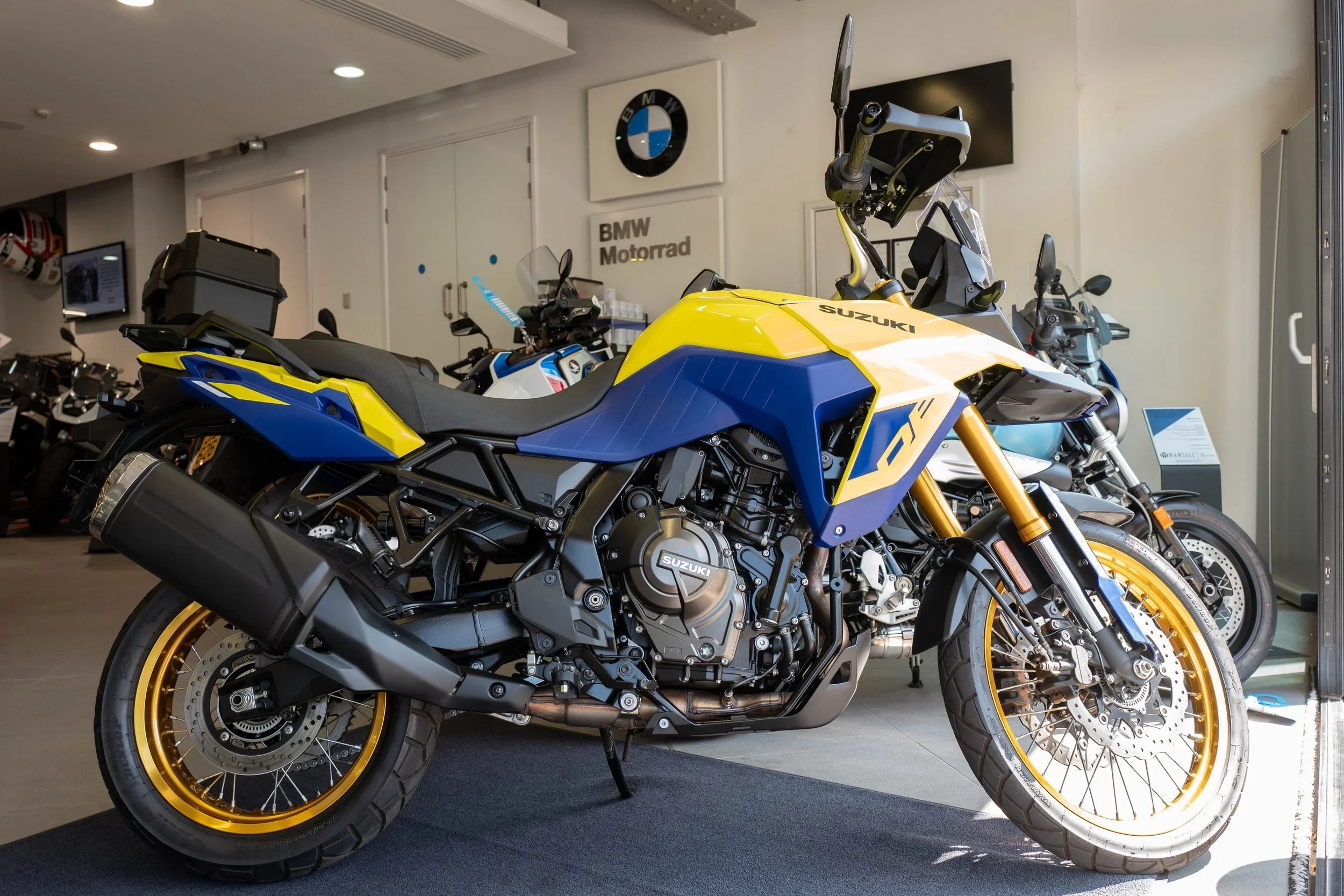 2023 Suzuki DR 800 V-Strom — photo 1