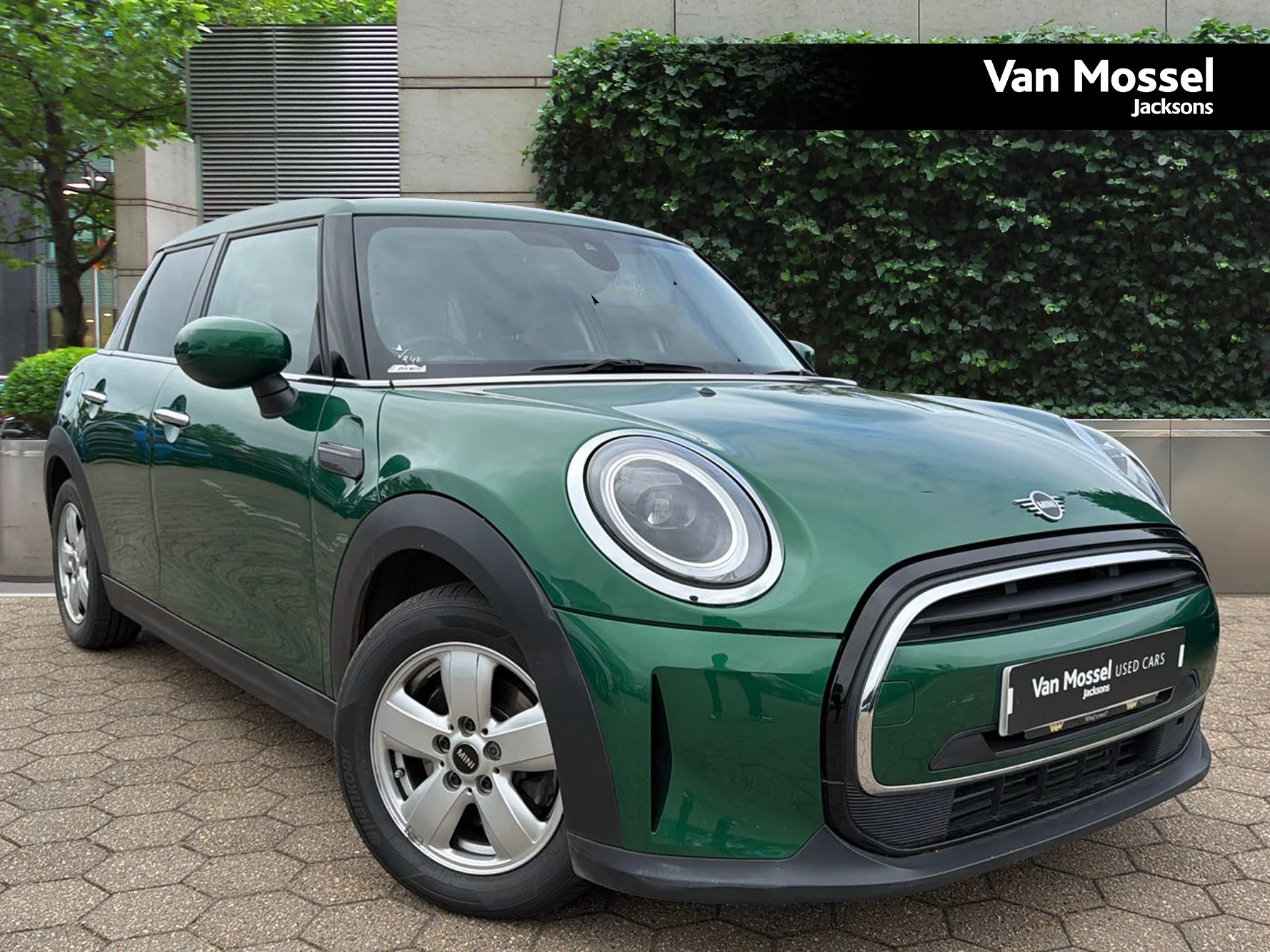 MINI Cooper HATCHBACK 1.5 Classic Premium 5dr Auto — photo 1