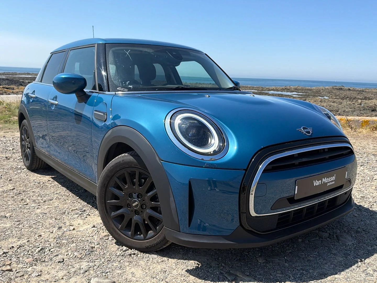 MINI Cooper HATCHBACK 1.5 Classic Premium 5dr Auto — photo 1