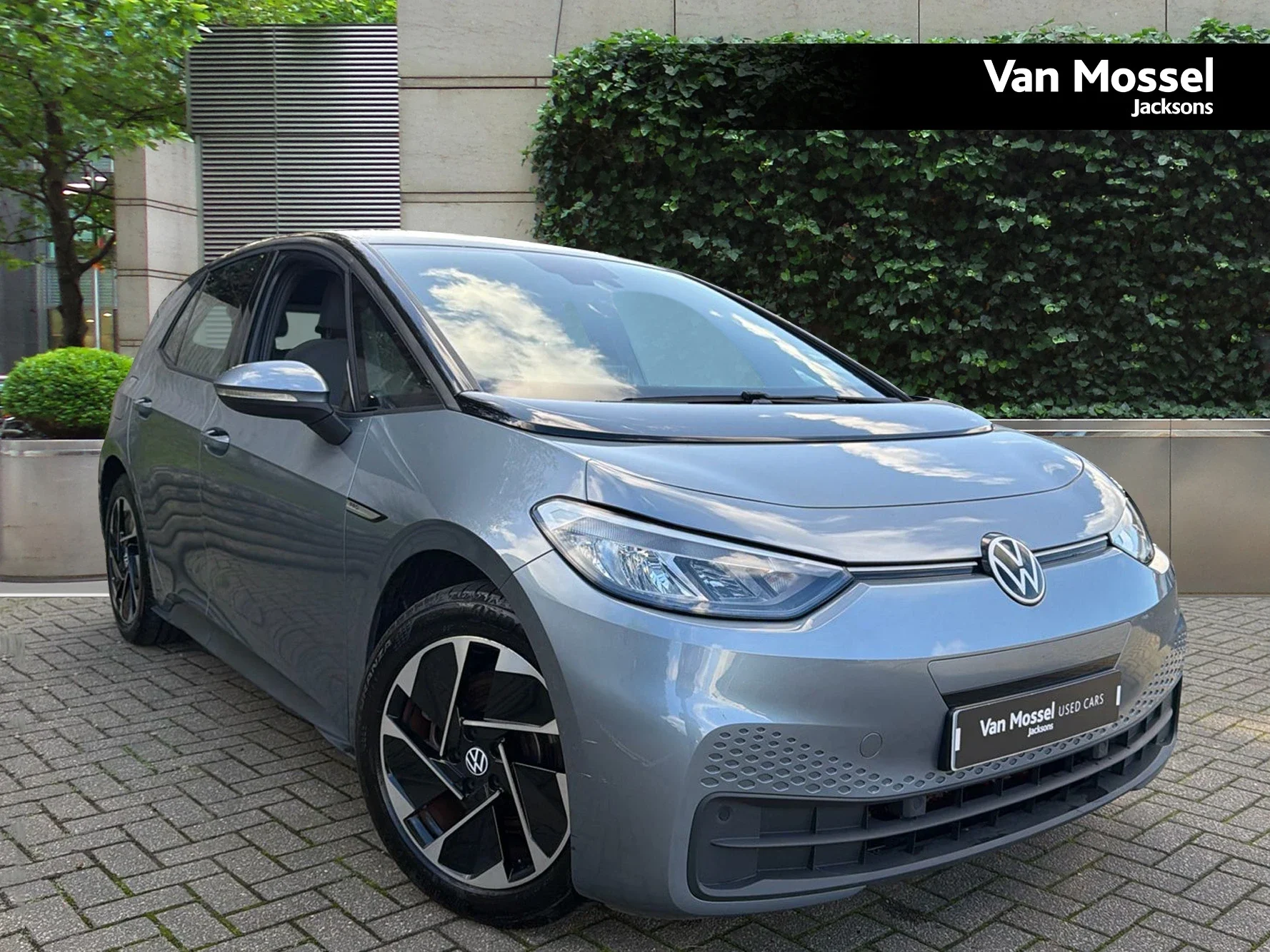 Volkswagen ID.3 107KW Life Pro 58kWh 5dr Auto — photo 1