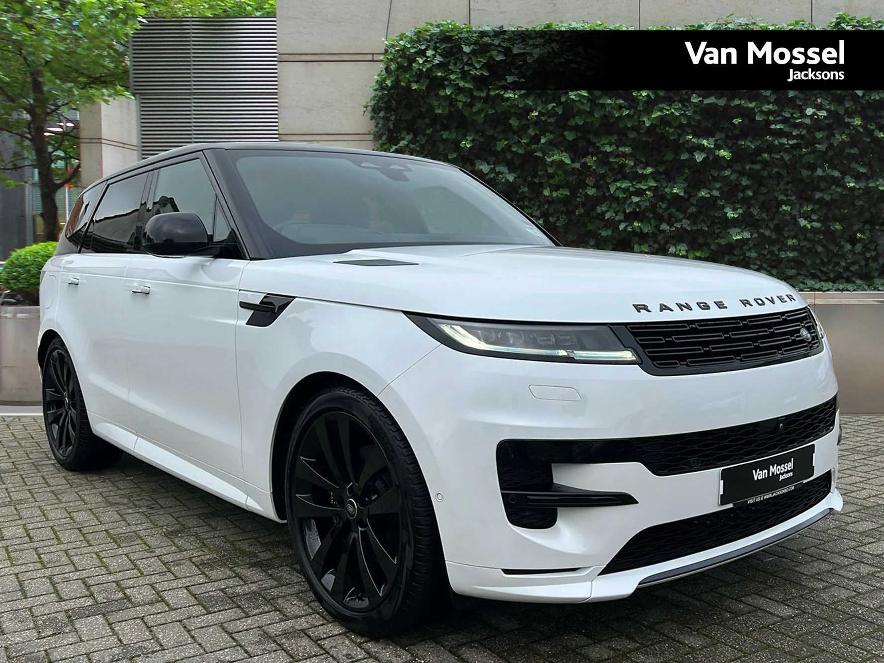 Land Rover Range Rover Sport 3.0 P400 Dynamic SE 5dr Auto — photo 1
