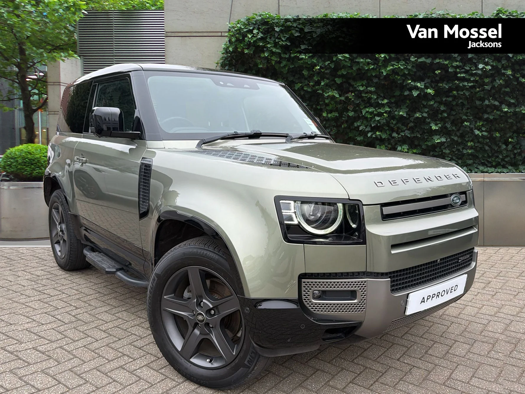 Land Rover Defender 3.0 D250 X-Dynamic SE 90 3dr Auto — photo 1