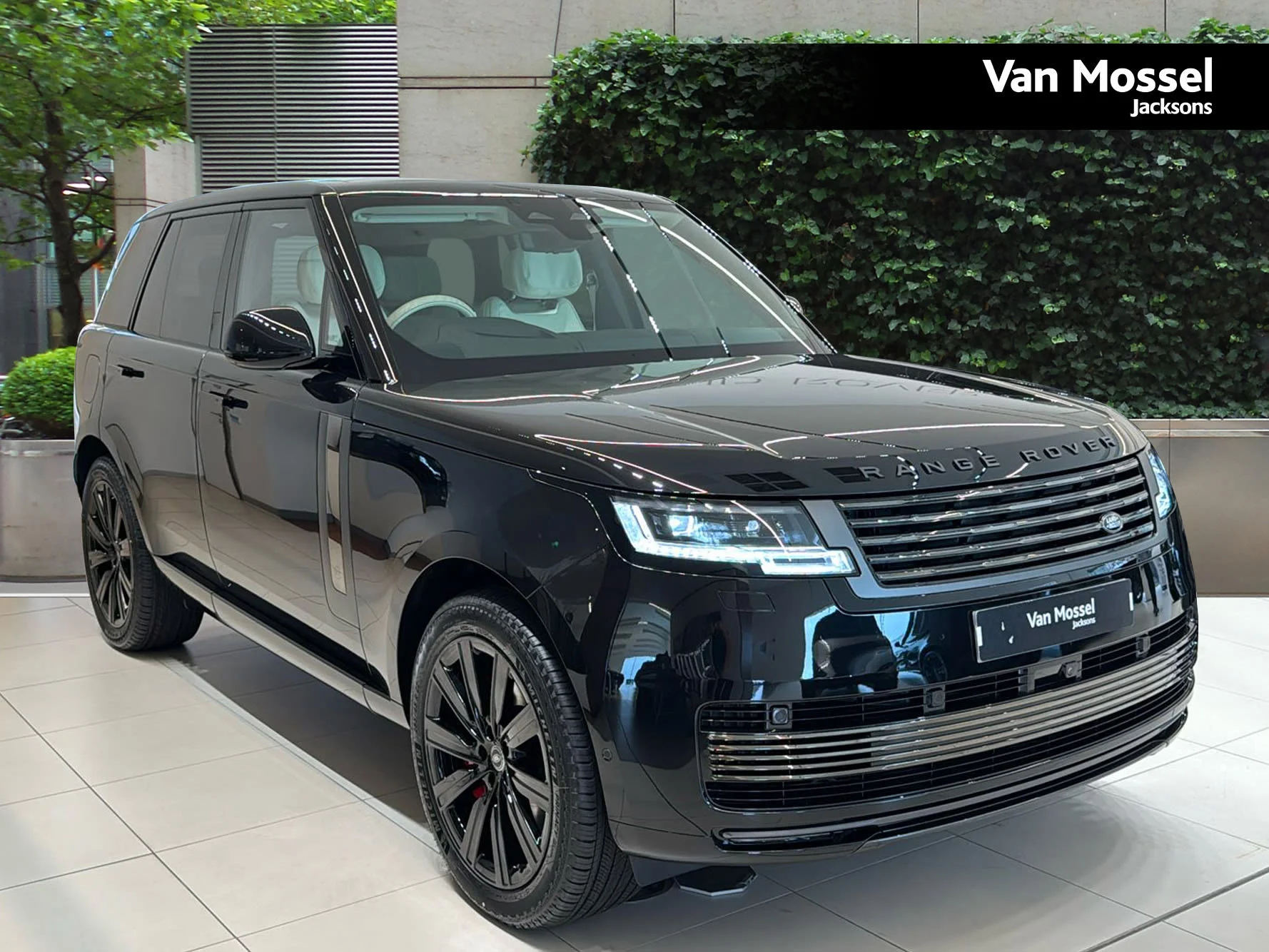 Land Rover Range Rover 4.4 P615 V8 SV 4dr Auto — photo 1
