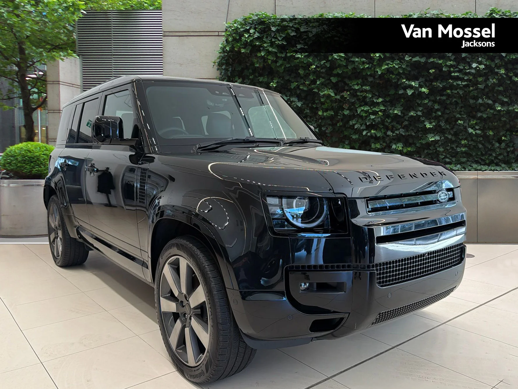 Land Rover Defender 2.0 P300e X-Dynamic HSE 110 5dr Auto — photo 1