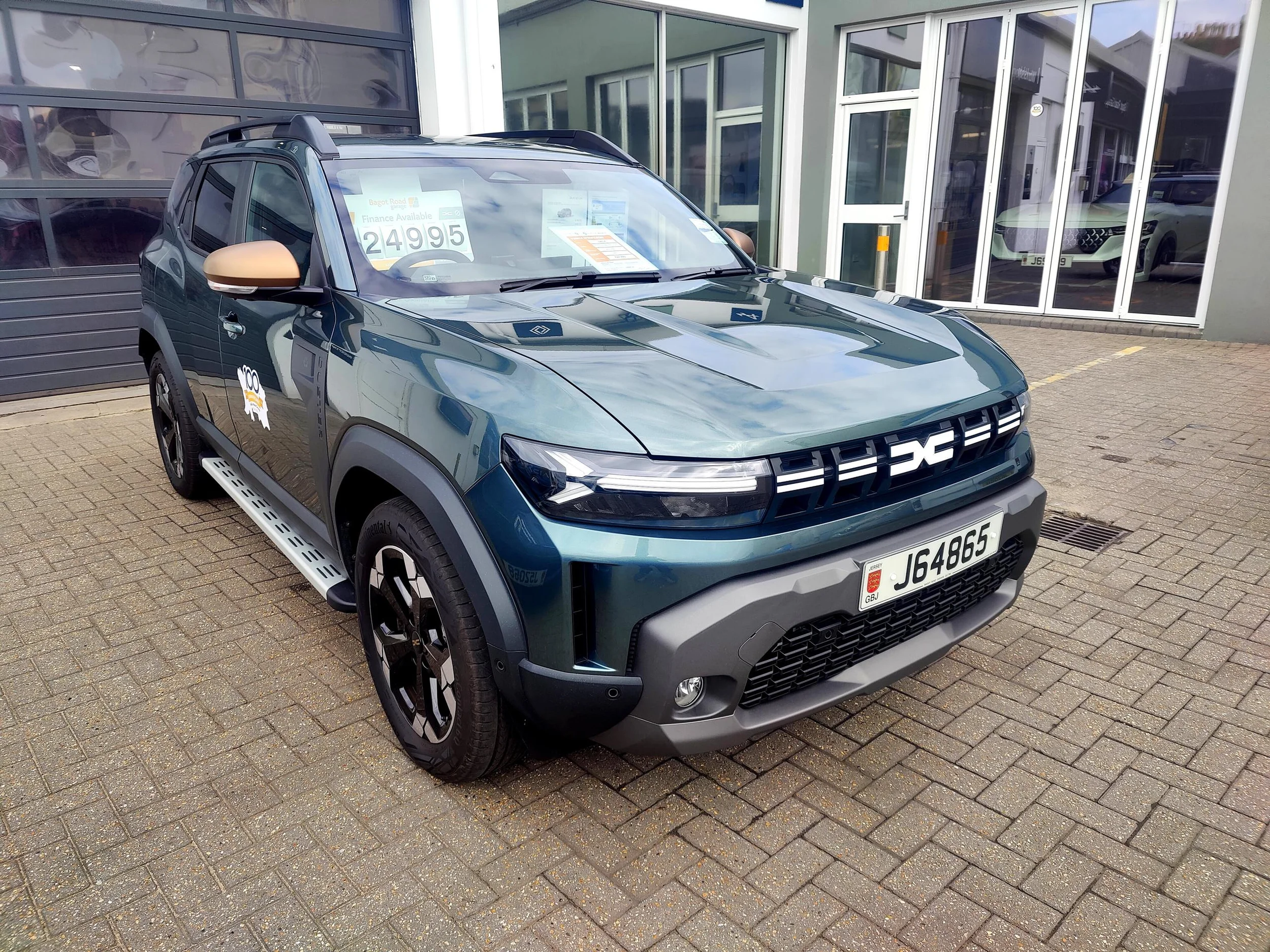 2025 Dacia Duster Extreme Hybrid 155 BHP 4x2 Automatic 5 Door SUV — photo 1