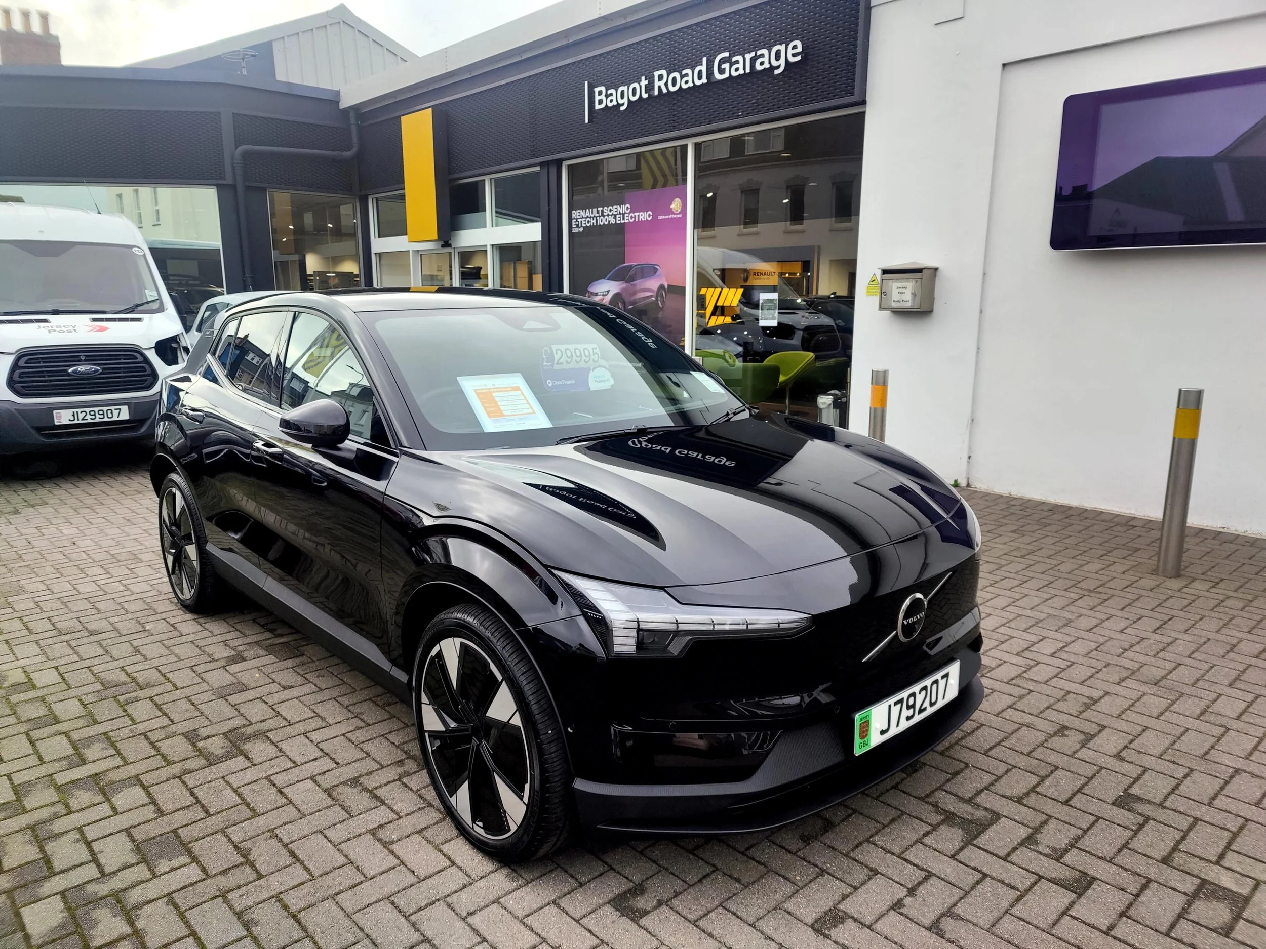 2024 Volvo EX30 Extended Range 69 kWh Ultra 272 BHP 5 Door Hatch — photo 1