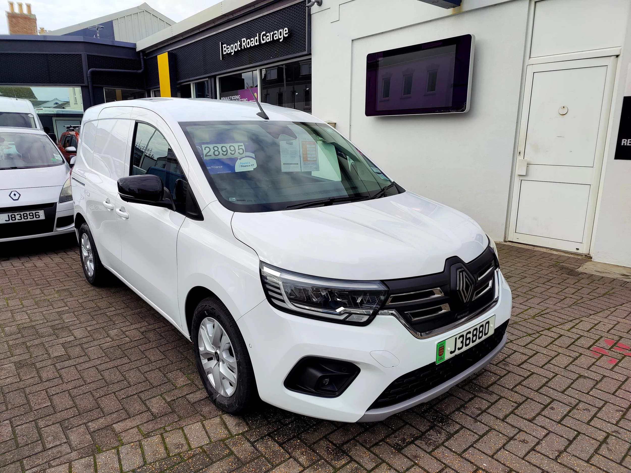 2024 Renault Kangoo E-Tech ML19 Extra RC 100% Electric Automatic Panel Van Retail Price New: £34,592…..Now only £26,995…..Saving of £7,597!! — photo 1