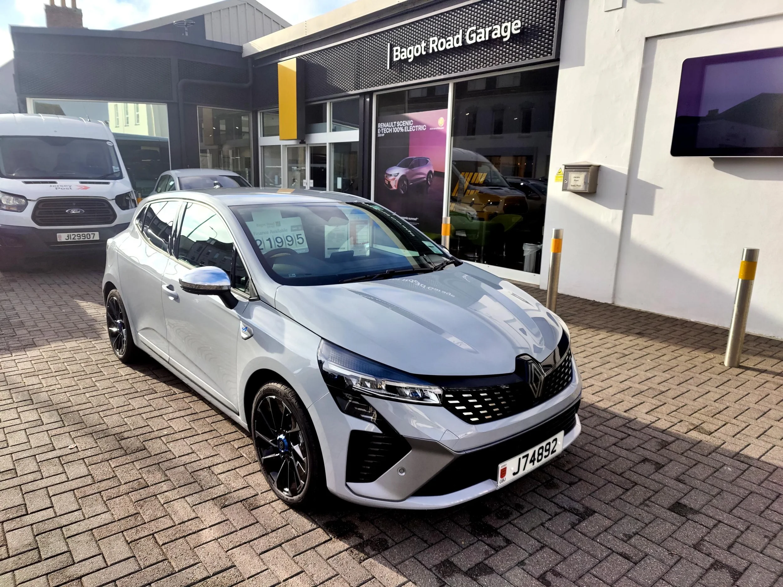 2025 Renault Clio E-Tech Esprit Alpine 145 BHP Hybrid Auto 5DR Hatch — photo 1