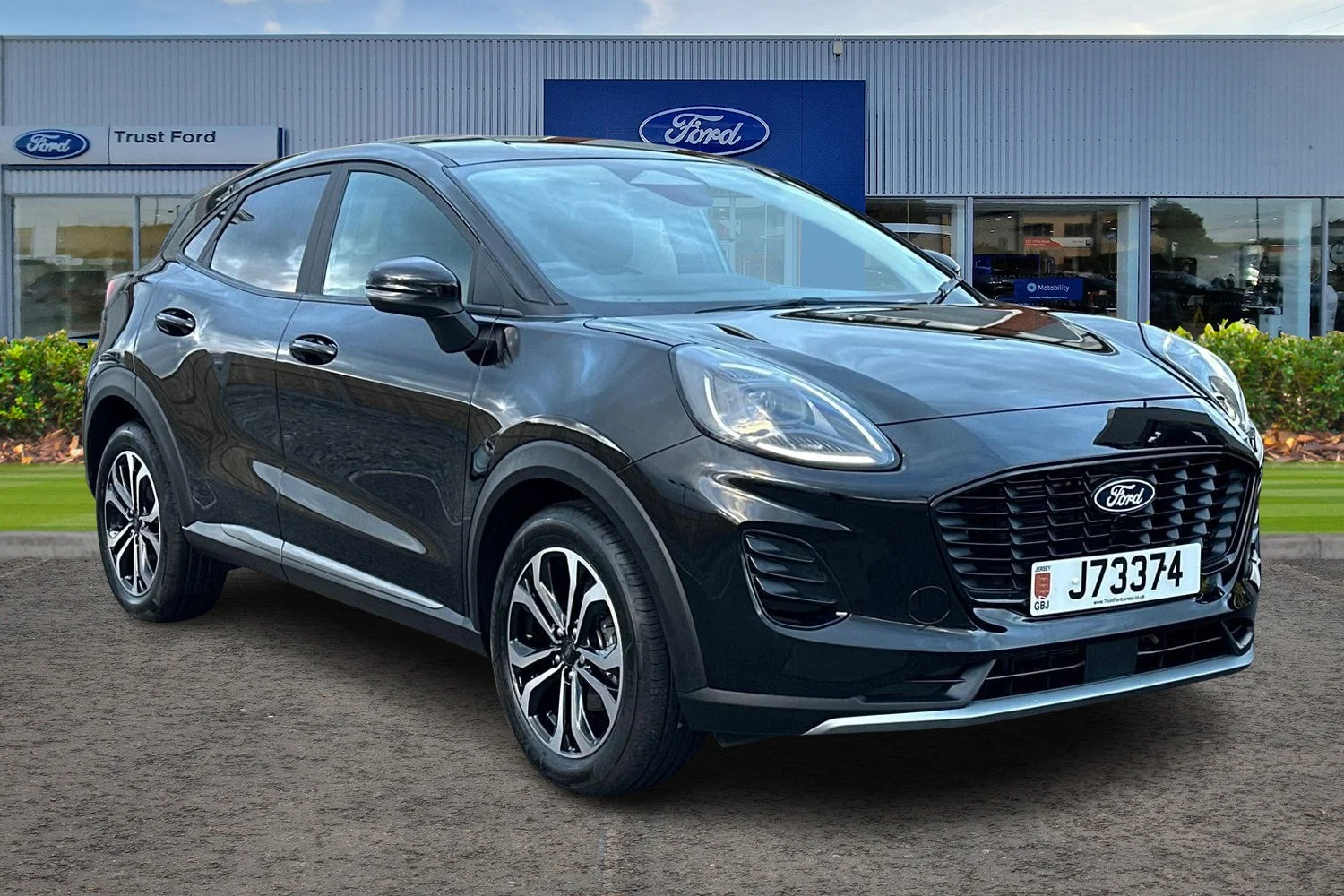 2025 Ford PUMA Titanium — photo 1