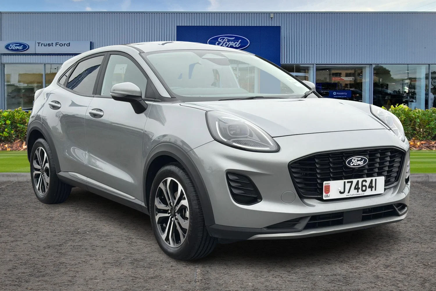 2025 Ford PUMA Titanium — photo 1