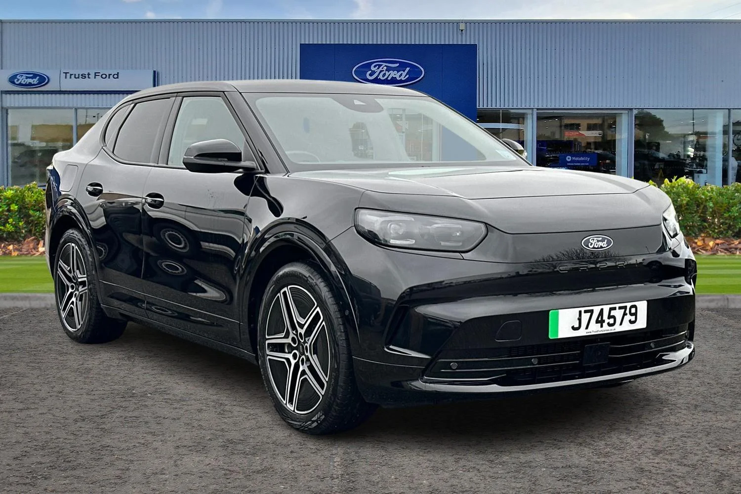 2025 Ford CAPRI Premium — photo 1